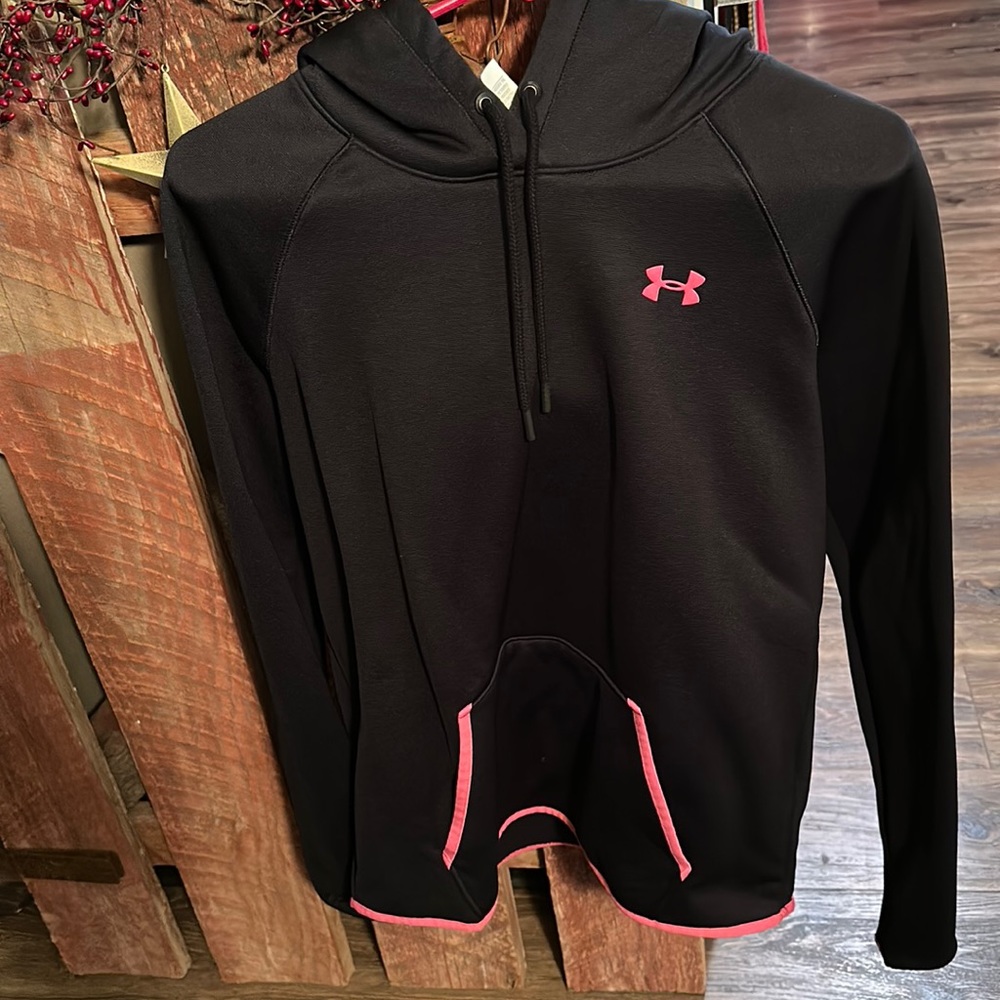 Under Armour sweatshirt new never worn just no tags. Size medium